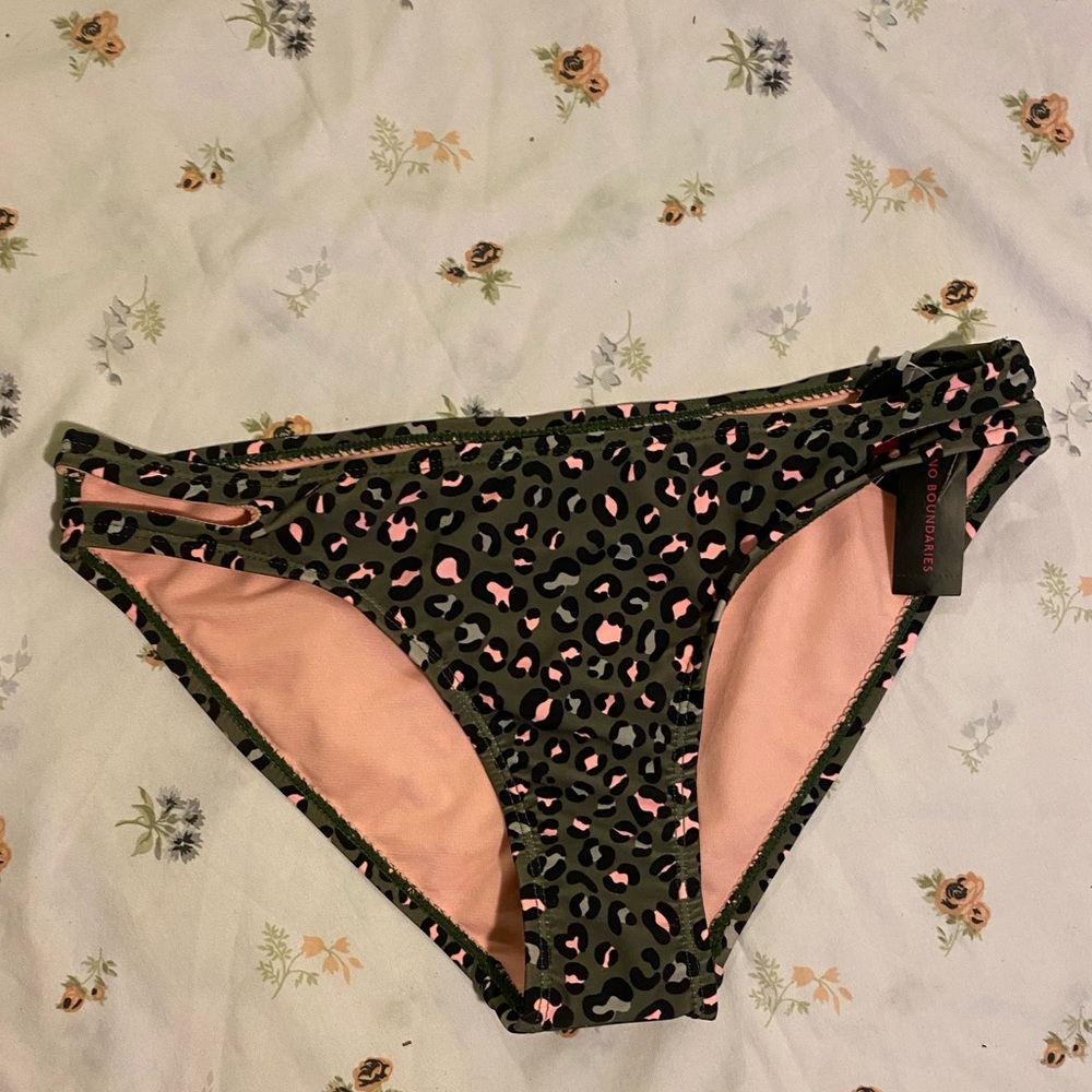 Bikini bottoms from no boundaries